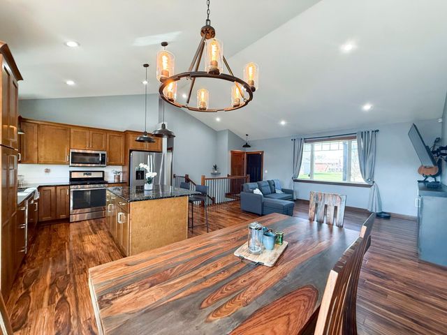 3927 Stone Point Drive NE, Rochester, MN 55906