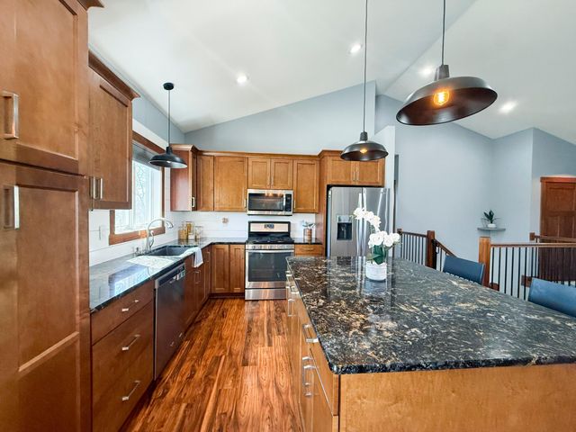 3927 Stone Point Drive NE, Rochester, MN 55906