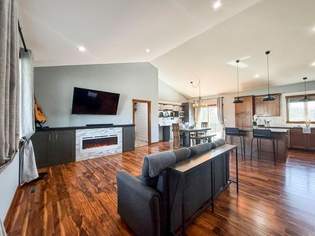 3927 Stone Point Drive NE, Rochester, MN 55906