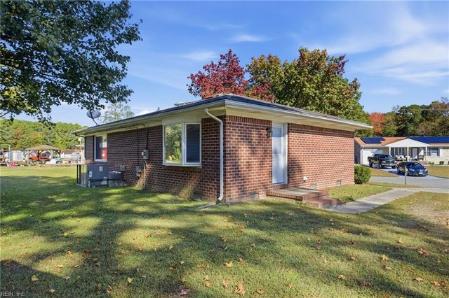 1446 Chancellor CT, Suffolk, VA 23434