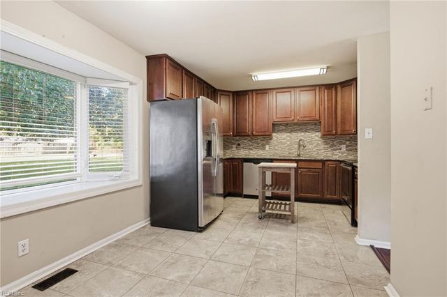 1446 Chancellor CT, Suffolk, VA 23434