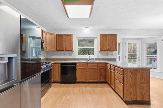 1270 Barnstaple Dr, South Park, PA 15129