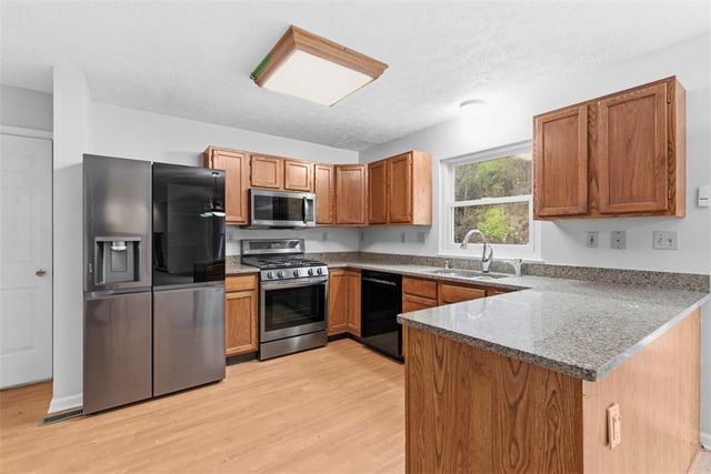 1270 Barnstaple Dr, South Park, PA 15129