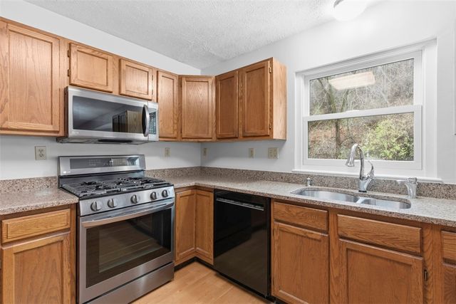 1270 Barnstaple Dr, South Park, PA 15129