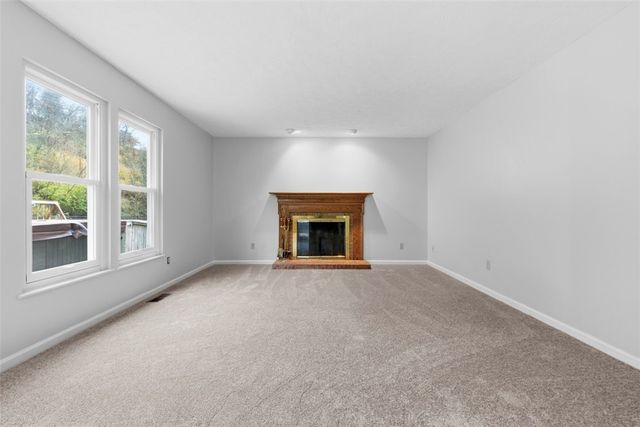 1270 Barnstaple Dr, South Park, PA 15129