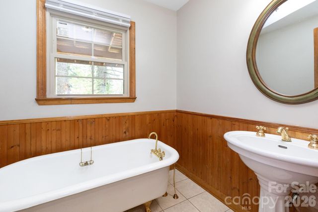 121 Churchill Downs Drive, Fairview, NC 28730