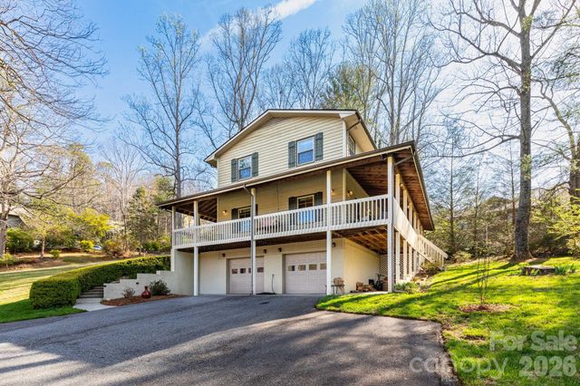 121 Churchill Downs Drive, Fairview, NC 28730