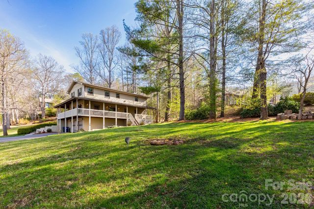 121 Churchill Downs Drive, Fairview, NC 28730