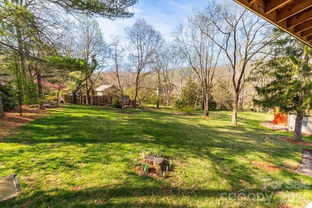 121 Churchill Downs Drive, Fairview, NC 28730
