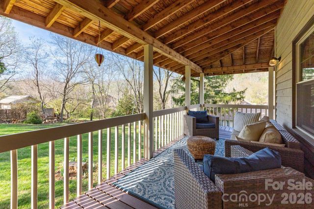 121 Churchill Downs Drive, Fairview, NC 28730