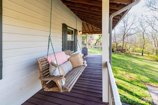 121 Churchill Downs Drive, Fairview, NC 28730