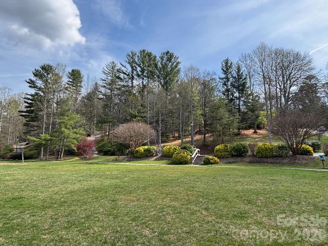 121 Churchill Downs Drive, Fairview, NC 28730