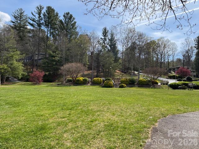 121 Churchill Downs Drive, Fairview, NC 28730