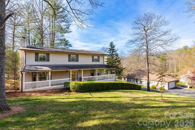 121 Churchill Downs Drive, Fairview, NC 28730