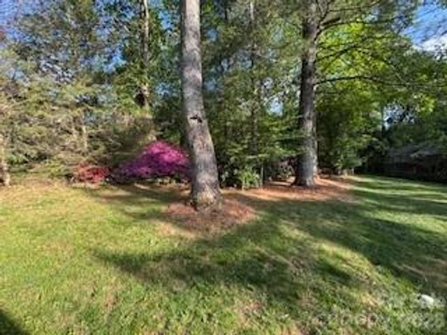 121 Churchill Downs Drive, Fairview, NC 28730