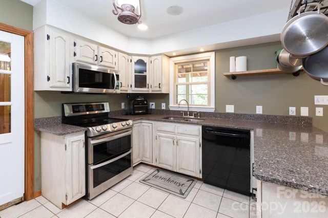 121 Churchill Downs Drive, Fairview, NC 28730