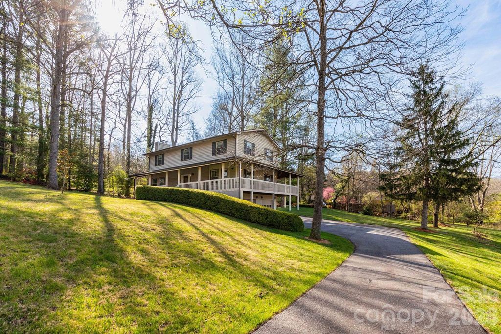 121 Churchill Downs Drive, Fairview, NC 28730