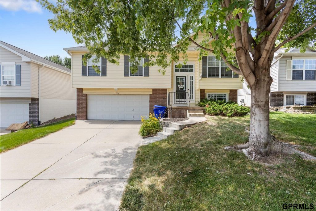 2134 N 166Th Street, Omaha, NE 68116
