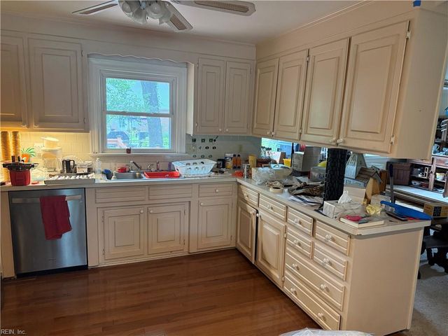 973 Larkaway CT, Virginia Beach, VA 23464