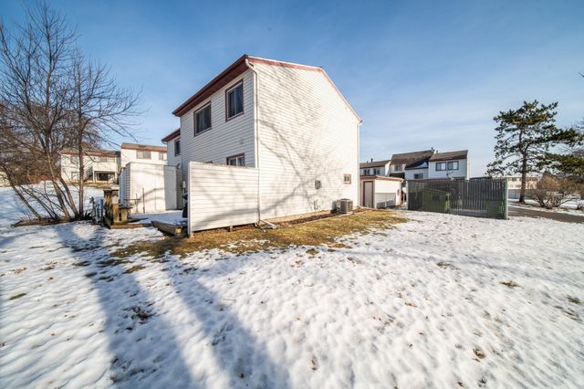 907 40th Street NW, Rochester, MN 55901