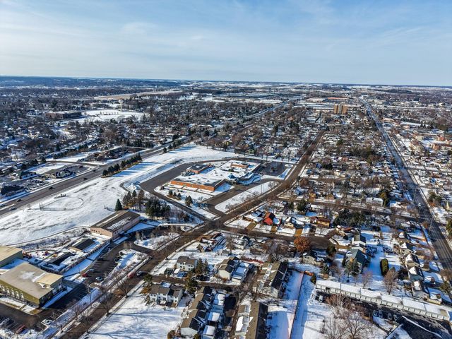 907 40th Street NW, Rochester, MN 55901