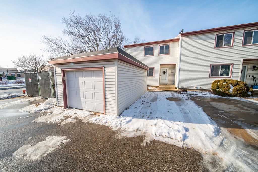 907 40th Street NW, Rochester, MN 55901