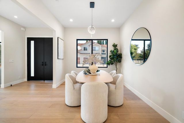 10476 S Stelling Road, Cupertino, CA 95014