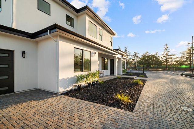 10476 S Stelling Road, Cupertino, CA 95014