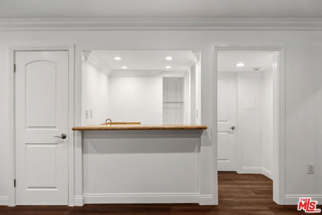 16541 Park Lane Circle, Los Angeles, CA 90049