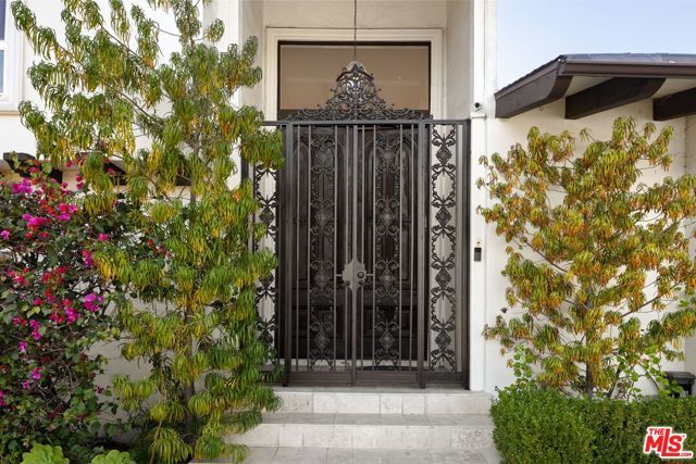 16541 Park Lane Circle, Los Angeles, CA 90049