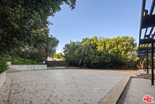 16541 Park Lane Circle, Los Angeles, CA 90049