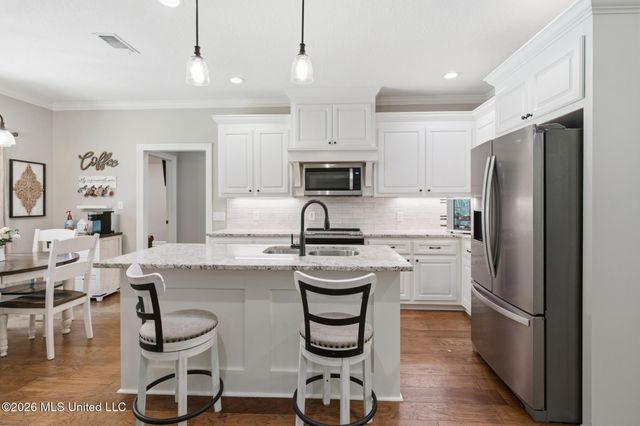 65 Stonegate Drive, Hattiesburg, MS 39402