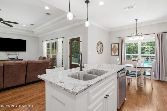 65 Stonegate Drive, Hattiesburg, MS 39402