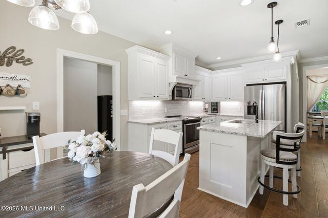 65 Stonegate Drive, Hattiesburg, MS 39402