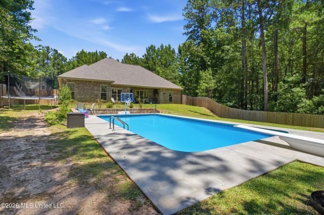 65 Stonegate Drive, Hattiesburg, MS 39402