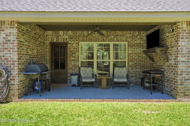 65 Stonegate Drive, Hattiesburg, MS 39402