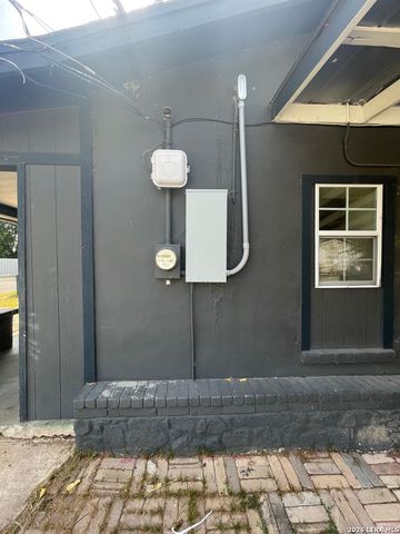 502 S San Manuel St, San Antonio, TX 78237