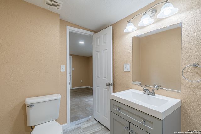 502 S San Manuel St, San Antonio, TX 78237