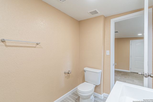 502 S San Manuel St, San Antonio, TX 78237