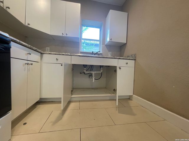 502 S San Manuel St, San Antonio, TX 78237