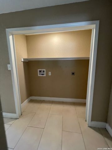 502 S San Manuel St, San Antonio, TX 78237