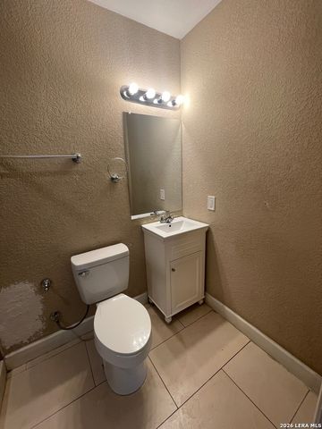 502 S San Manuel St, San Antonio, TX 78237