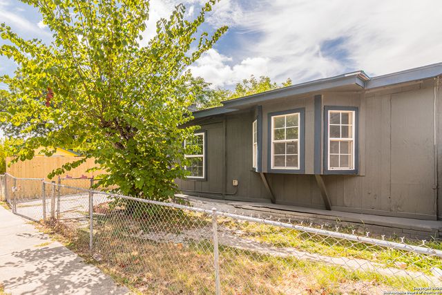 502 S San Manuel St, San Antonio, TX 78237