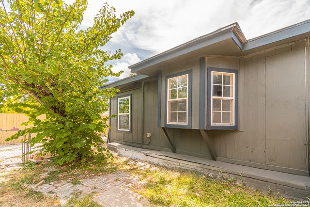 502 S San Manuel St, San Antonio, TX 78237