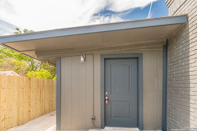 502 S San Manuel St, San Antonio, TX 78237