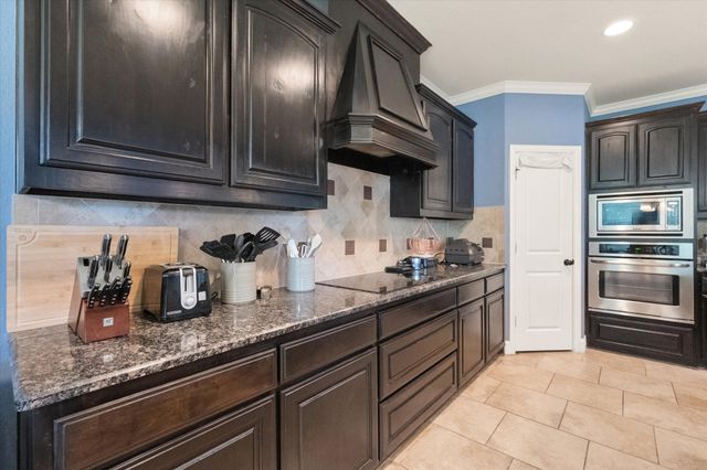 1308 Lacey Oak Drive, Mansfield, TX 76063