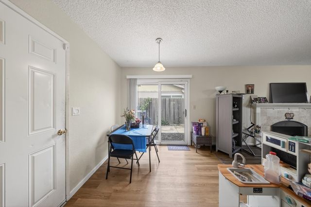 7263 Hayward Dr, Sacramento, CA 95828