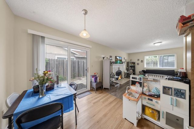 7263 Hayward Dr, Sacramento, CA 95828