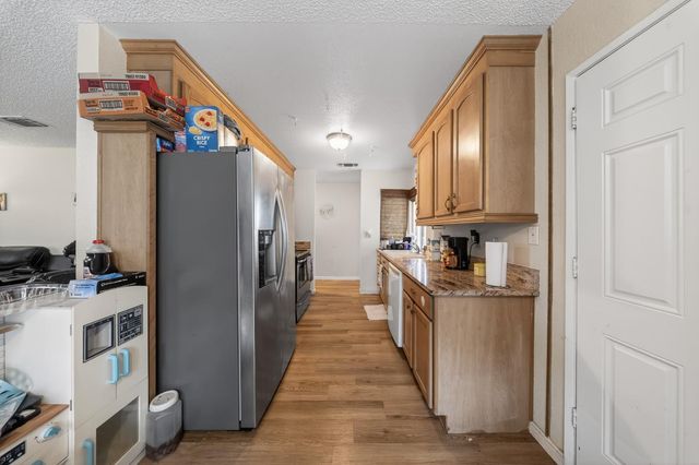 7263 Hayward Dr, Sacramento, CA 95828