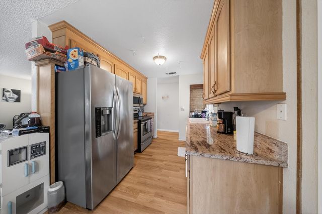 7263 Hayward Dr, Sacramento, CA 95828